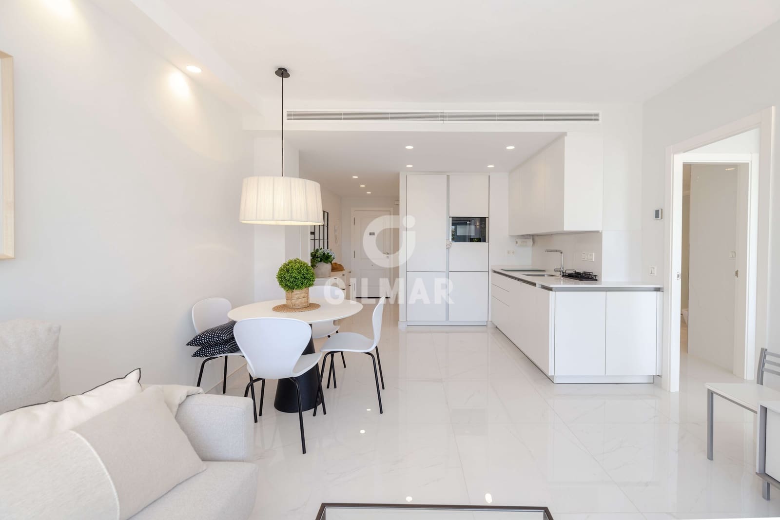 2 soverom Leilighet til salgs i Nueva Andalucia med svømmebasseng garasje - € 1 395 000 (Ref: 9999956)