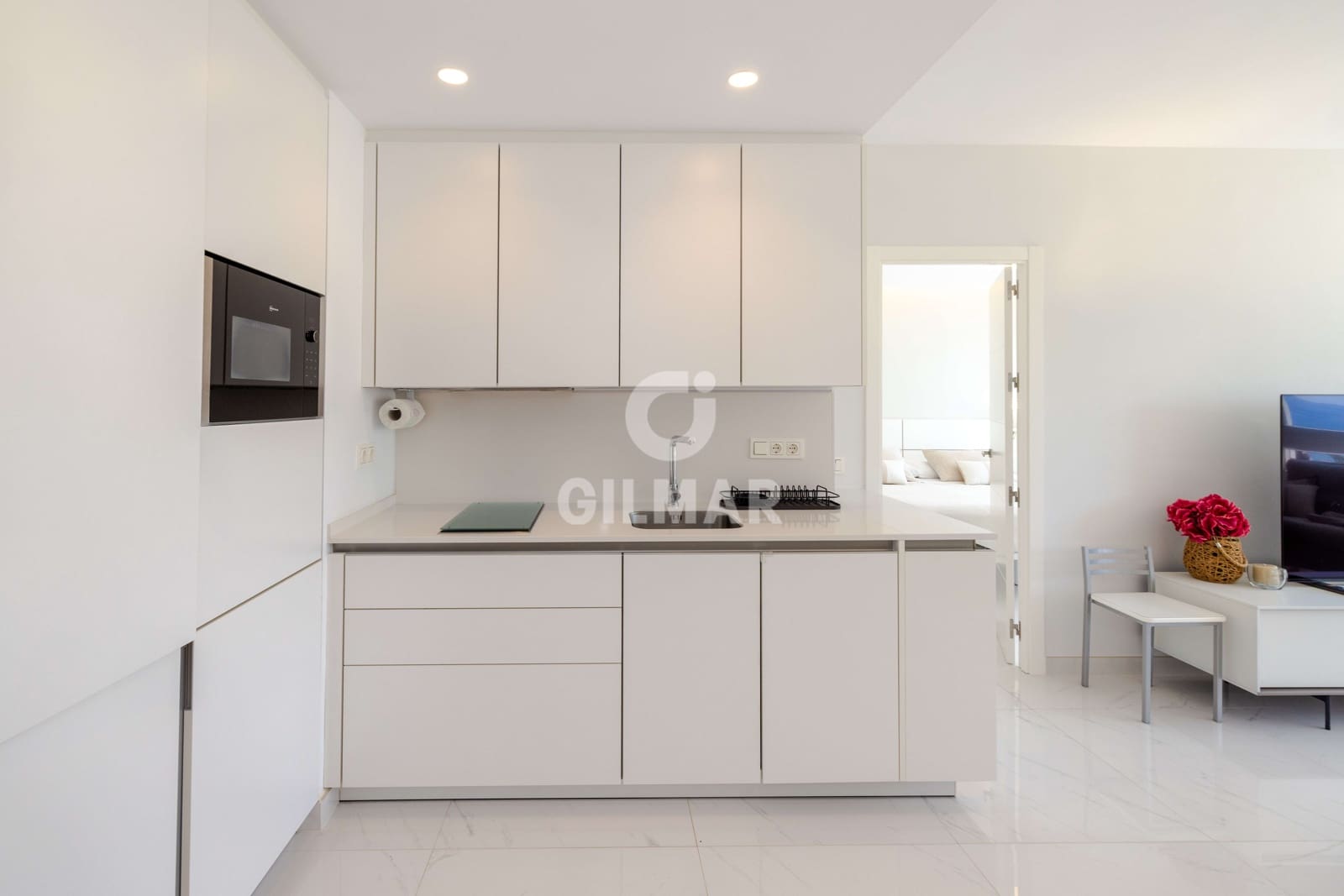 2 soverom Leilighet til salgs i Nueva Andalucia med svømmebasseng garasje - € 1 395 000 (Ref: 9999956)