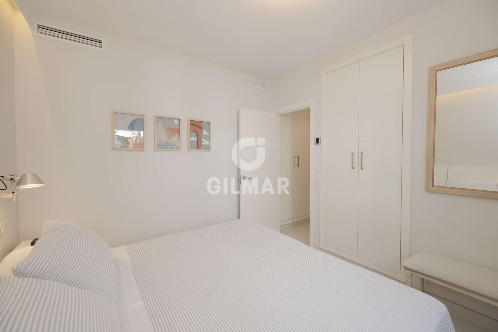 2 soverom Leilighet til salgs i Nueva Andalucia med svømmebasseng garasje - € 1 395 000 (Ref: 9999956)