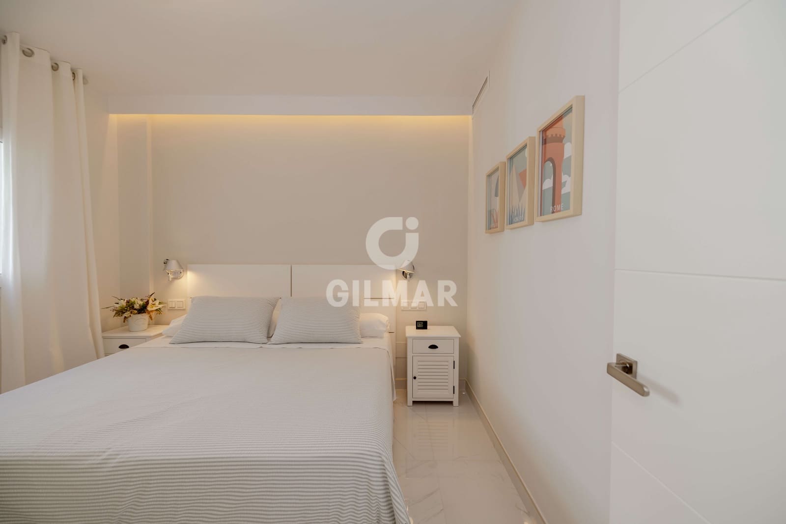 2 soverom Leilighet til salgs i Nueva Andalucia med svømmebasseng garasje - € 1 395 000 (Ref: 9999956)