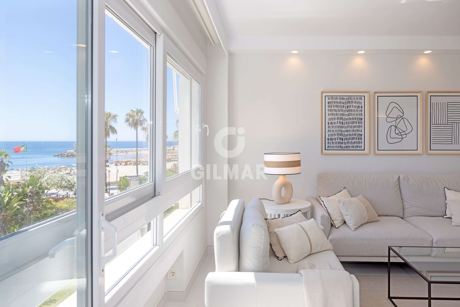 2 soverom Leilighet til salgs i Nueva Andalucia med svømmebasseng garasje - € 1 395 000 (Ref: 9999956)