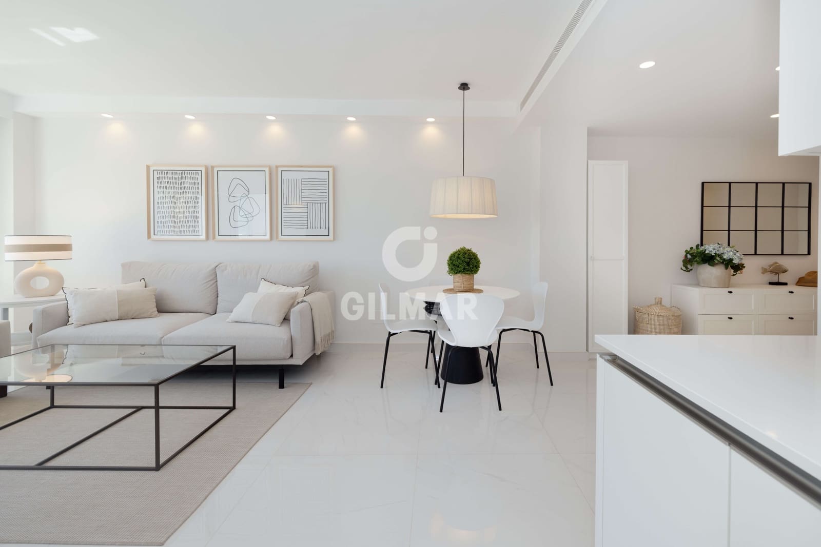2 soverom Leilighet til salgs i Nueva Andalucia med svømmebasseng garasje - € 1 395 000 (Ref: 9999956)