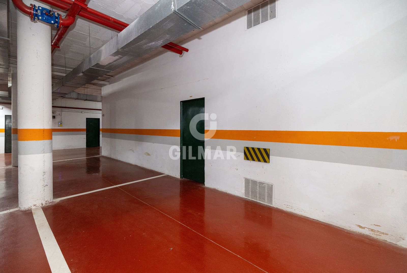 2 soverom Leilighet til salgs i Nueva Andalucia med svømmebasseng garasje - € 1 395 000 (Ref: 9999956)
