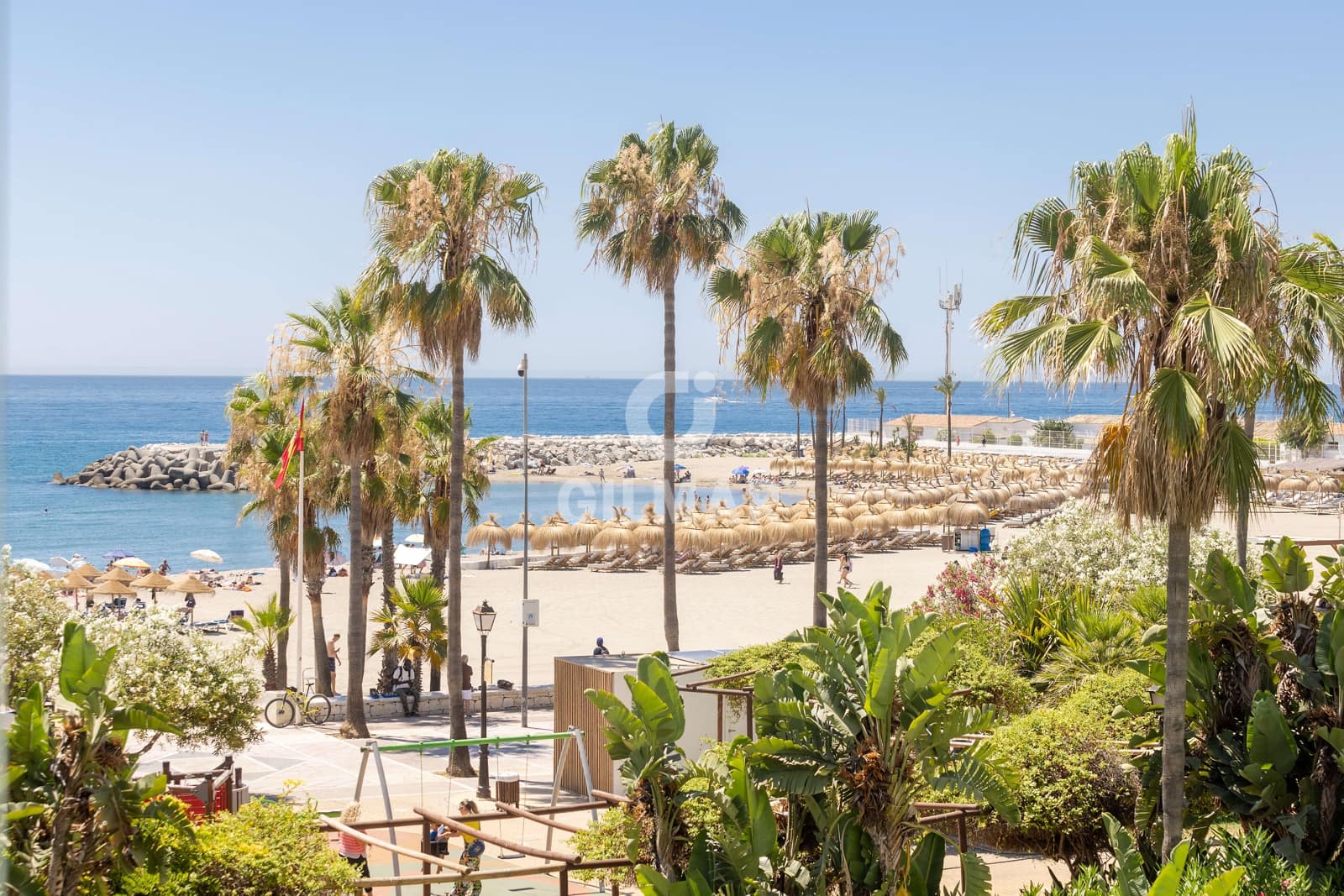 2 soverom Leilighet til salgs i Nueva Andalucia med svømmebasseng garasje - € 1 395 000 (Ref: 9999956)