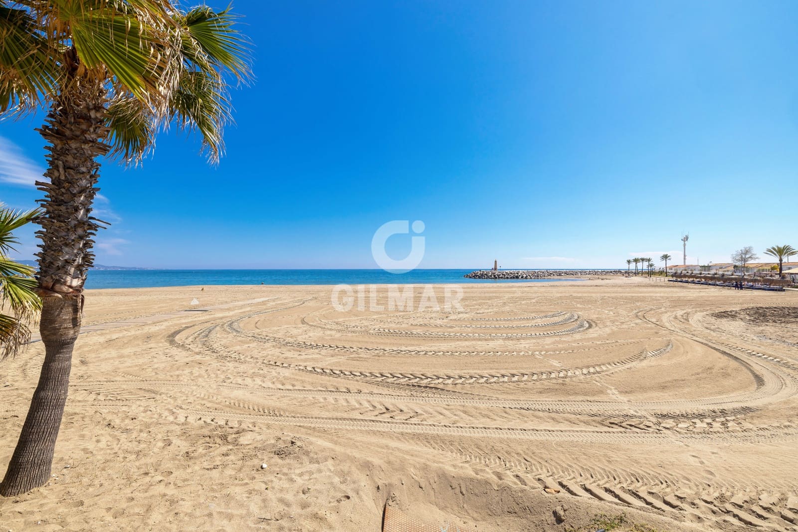2 soverom Leilighet til salgs i Nueva Andalucia med svømmebasseng garasje - € 1 395 000 (Ref: 9999956)