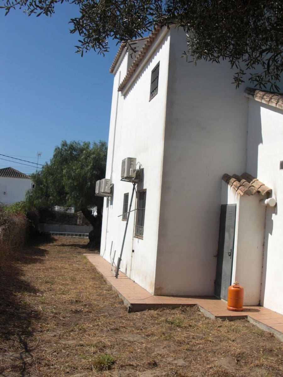3 bedroom Villa for sale in Zahora with garage - € 800,000 (Ref: 9502728)