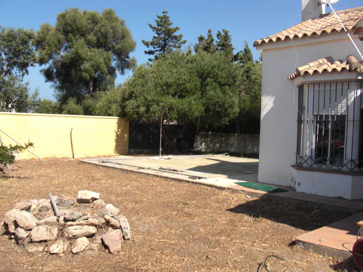 3 bedroom Villa for sale in Zahora with garage - € 800,000 (Ref: 9502728)