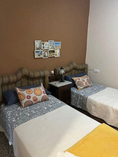 2 bedroom Apartment for sale in Vejer de la Frontera - € 130,000 (Ref: 9502736)