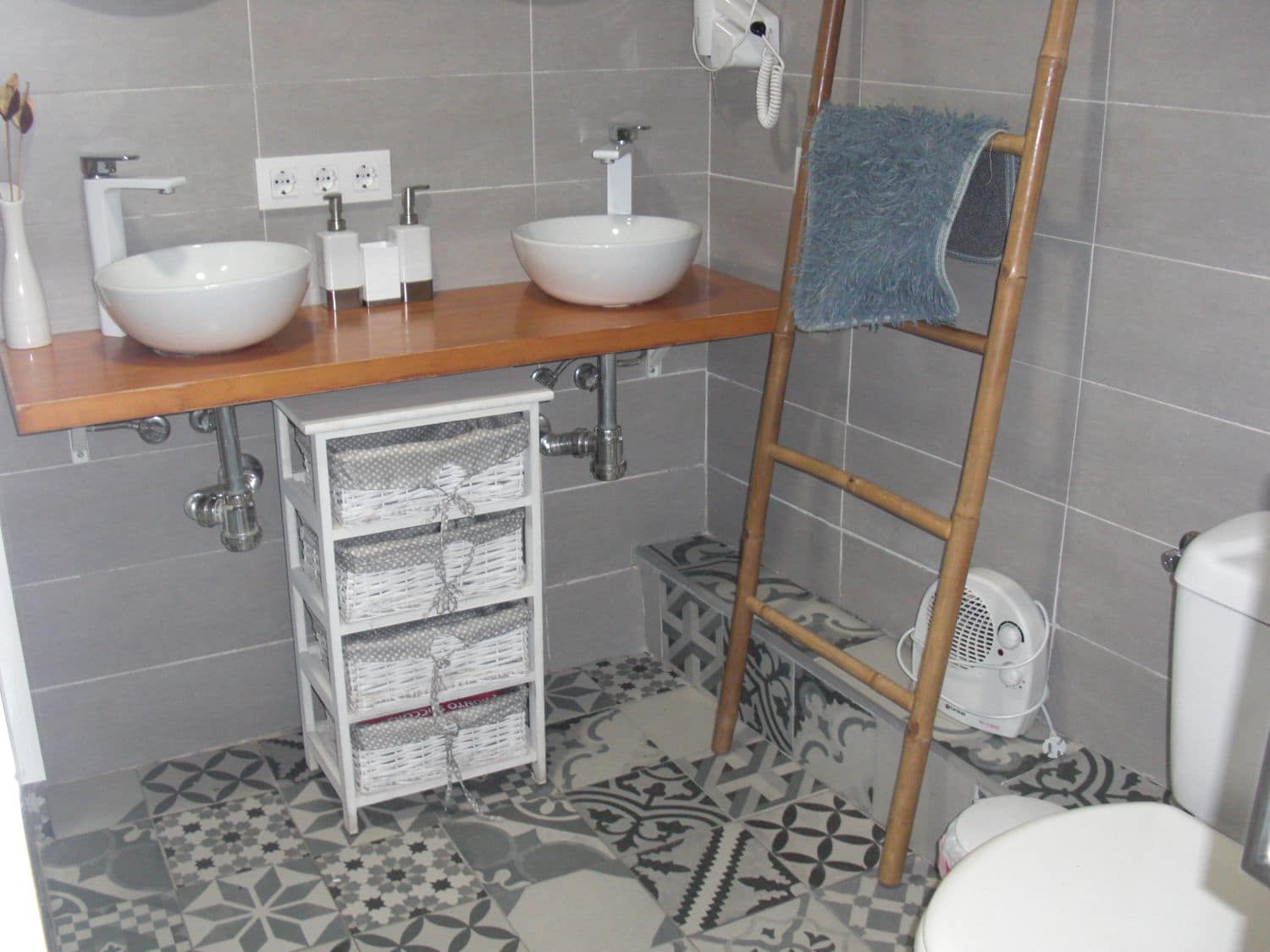 2 bedroom Apartment for sale in Vejer de la Frontera - € 130,000 (Ref: 9502736)