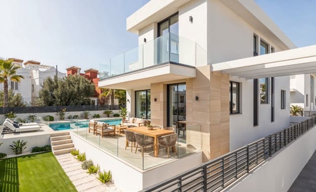 3 soverom Villa til salgs i Dénia med svømmebasseng garasje - € 780 000 (Ref: 10000933)