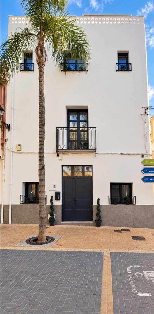 3 bedroom Townhouse for sale in Denia - € 795,000 (Ref: 10167442)