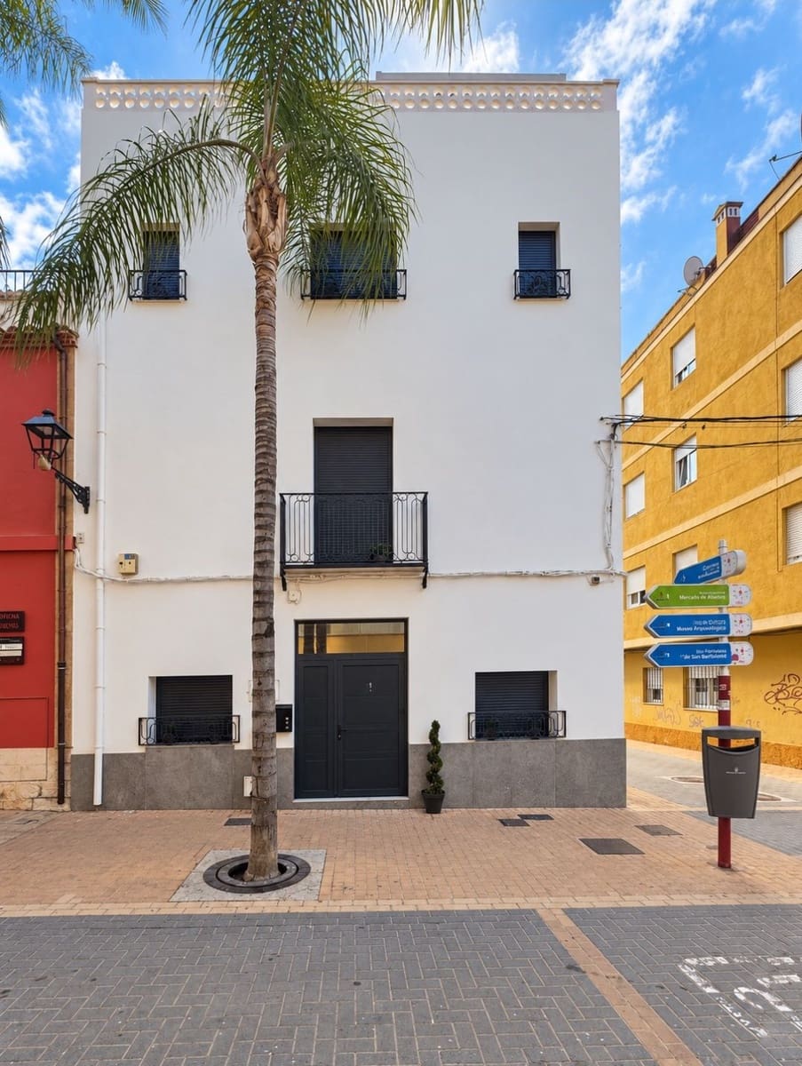 3 bedroom Townhouse for sale in Denia - € 795,000 (Ref: 10167442)