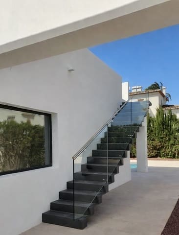 3 slaapkamer Villa te koop in Dénia met zwembad - € 990.000 (Ref: 10185454)