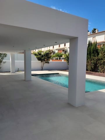 3 slaapkamer Villa te koop in Dénia met zwembad - € 990.000 (Ref: 10185454)