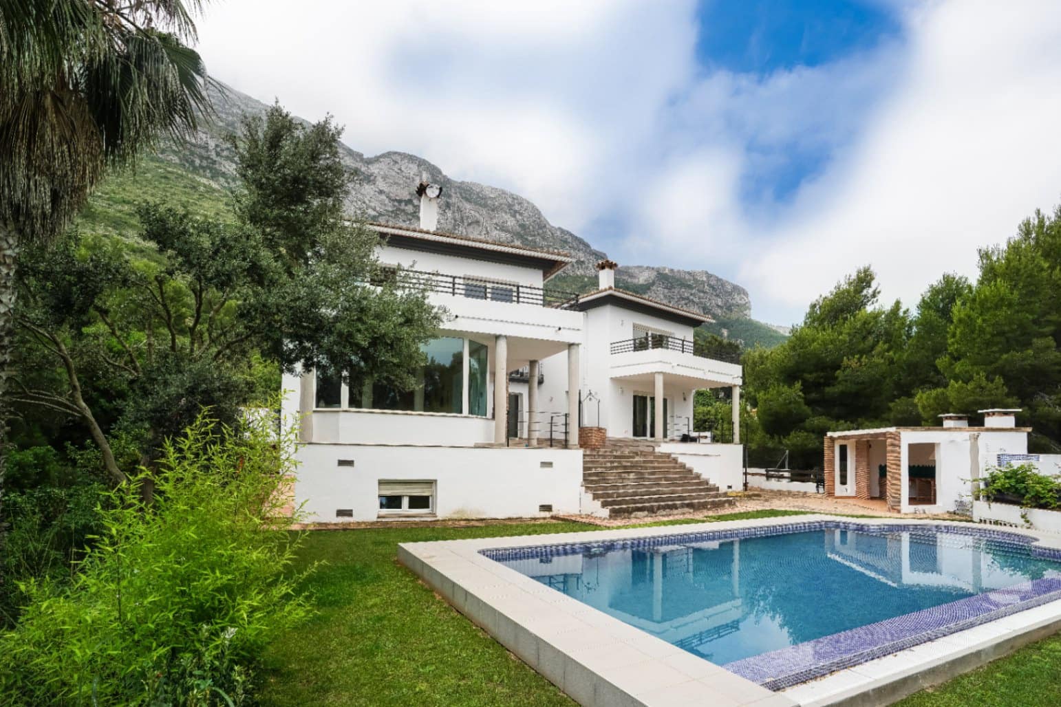 6 bedroom Villa for sale in Denia with pool garage - € 1,050,000 (Ref: 6137158)