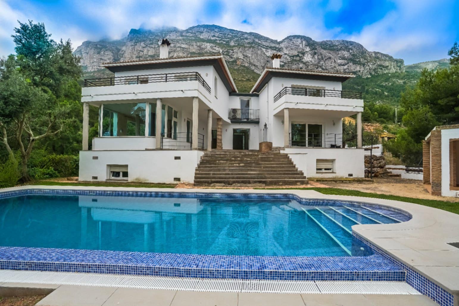 6 bedroom Villa for sale in Denia with pool garage - € 1,050,000 (Ref: 6137158)