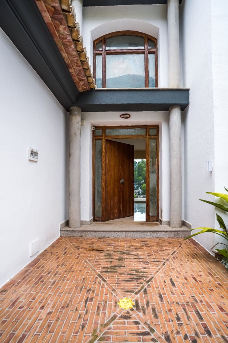 6 bedroom Villa for sale in Denia with pool garage - € 1,050,000 (Ref: 6137158)