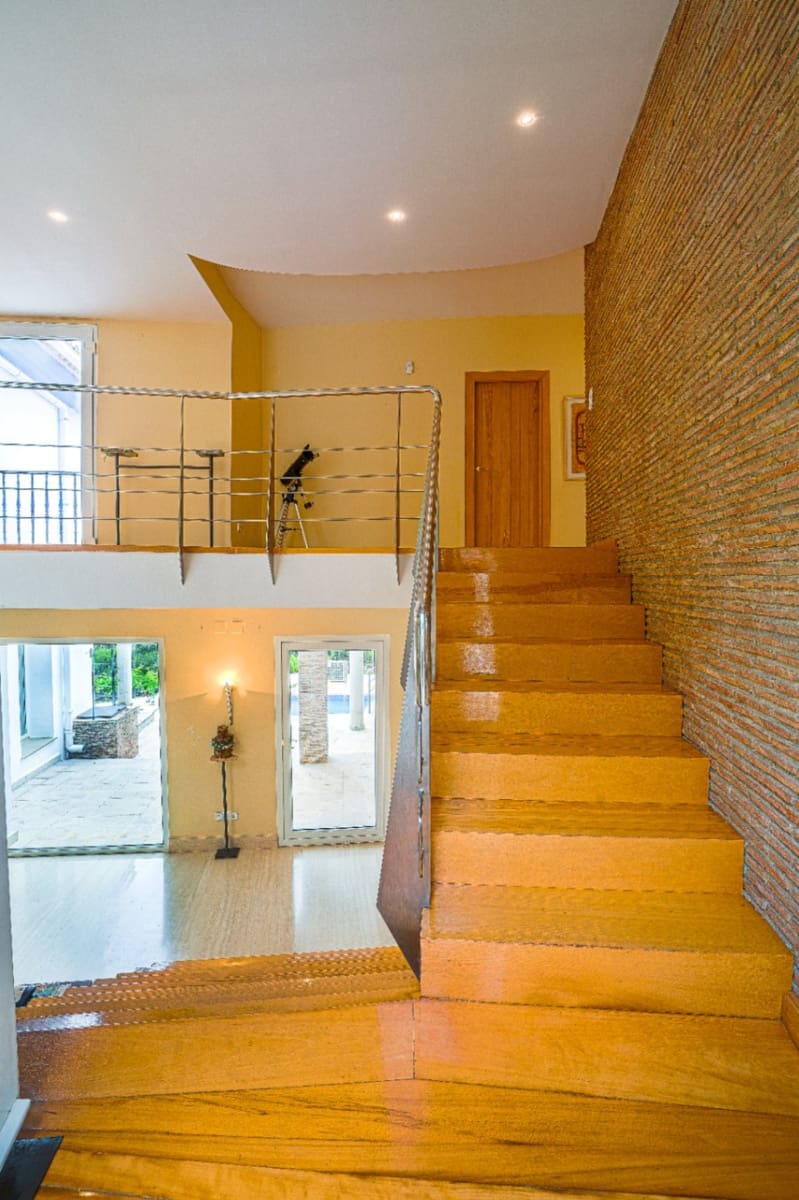 6 bedroom Villa for sale in Denia with pool garage - € 1,050,000 (Ref: 6137158)