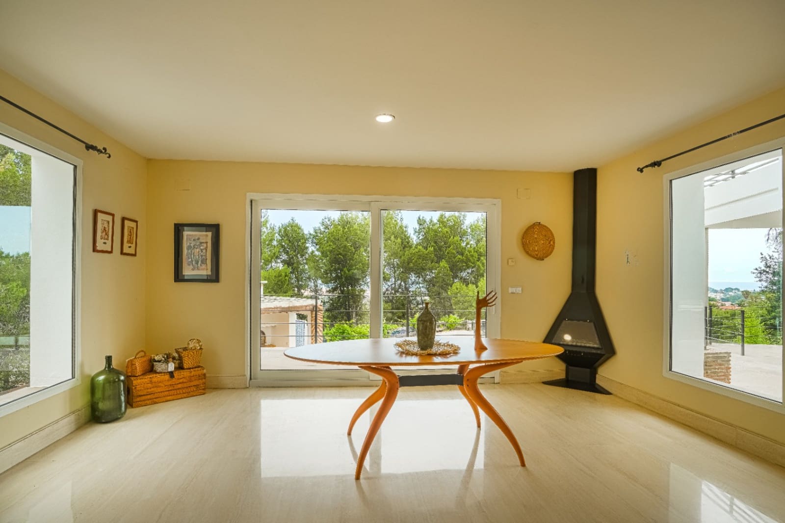 6 bedroom Villa for sale in Denia with pool garage - € 1,050,000 (Ref: 6137158)