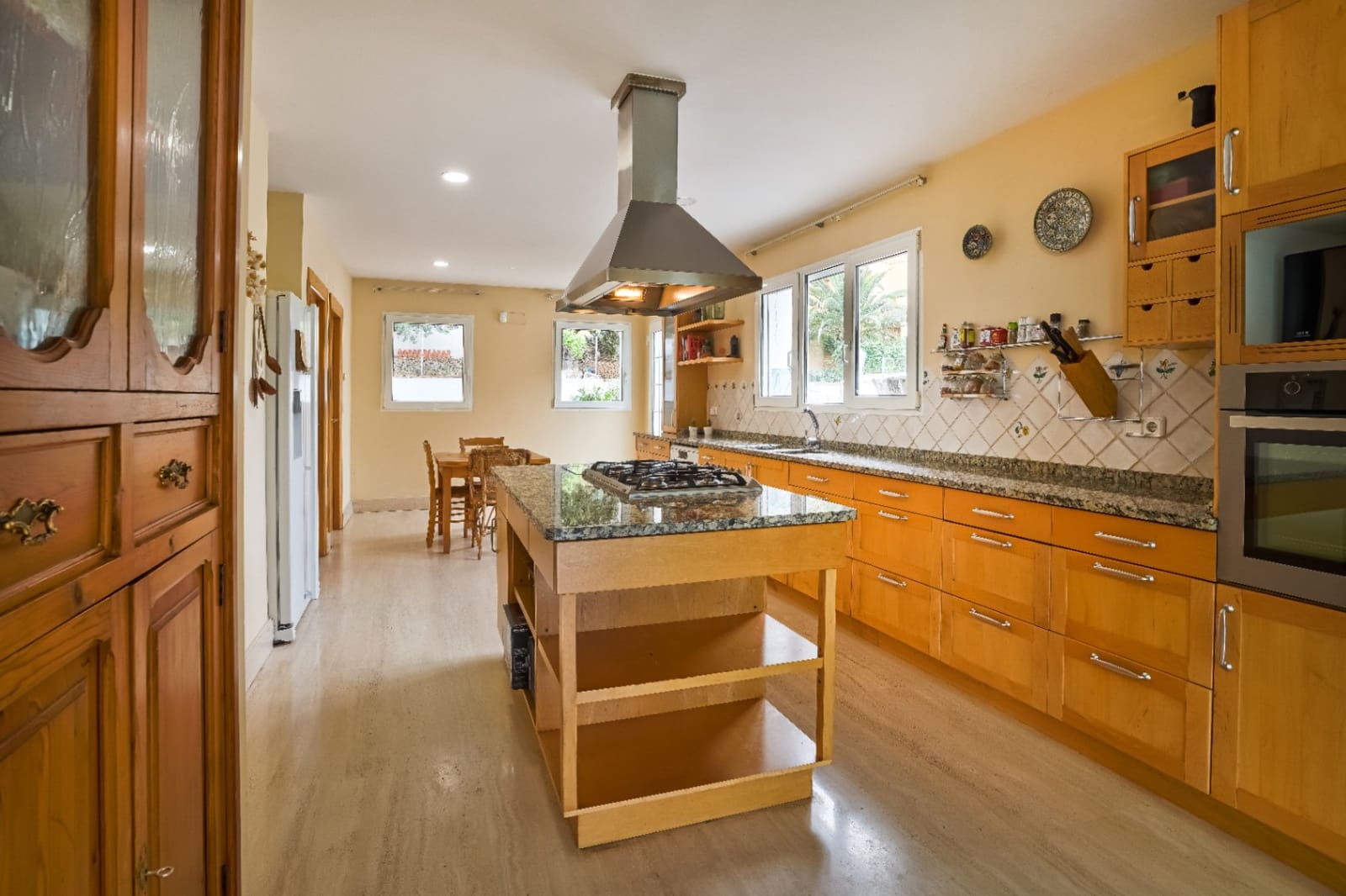 6 bedroom Villa for sale in Denia with pool garage - € 1,050,000 (Ref: 6137158)