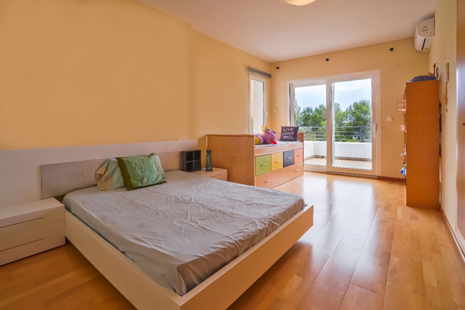 6 bedroom Villa for sale in Denia with pool garage - € 1,050,000 (Ref: 6137158)