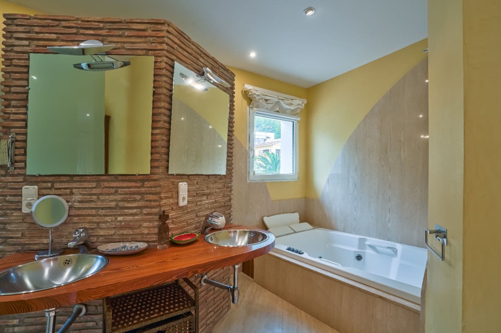 6 bedroom Villa for sale in Denia with pool garage - € 1,050,000 (Ref: 6137158)