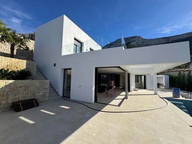 Chalet de 4 habitaciones en La Pedrera - Vessanes, Dénia en venta con piscina garaje - 1.550.000 € (Ref: 6281420)