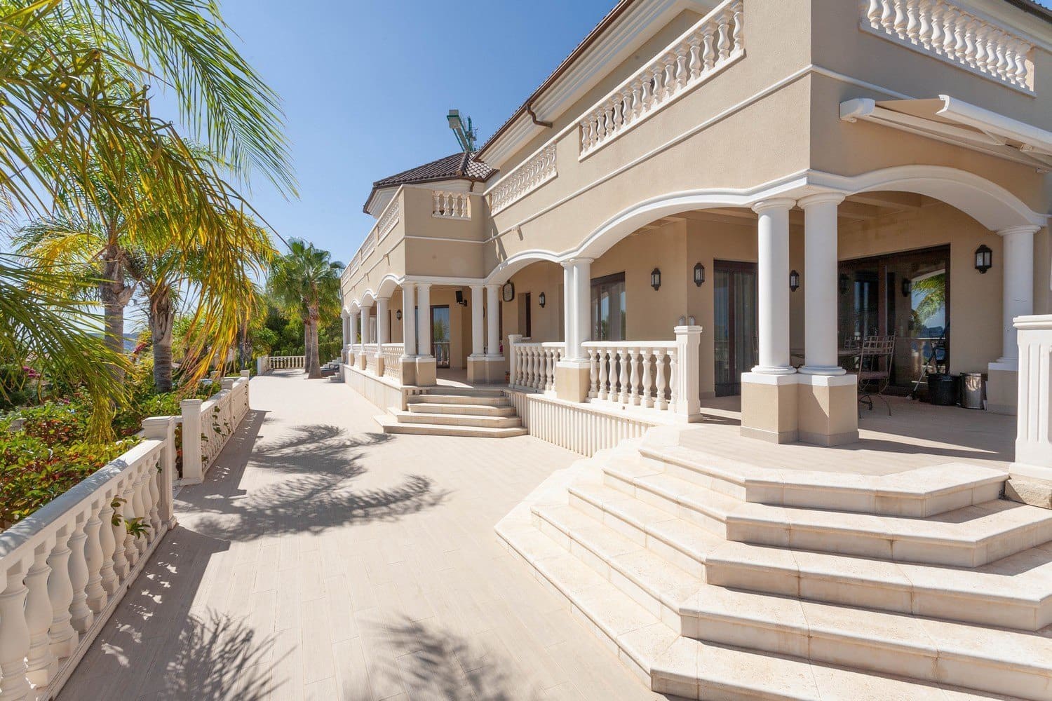 5 bedroom Villa for sale in Benissa with pool garage - € 2,990,000 (Ref: 7013878)