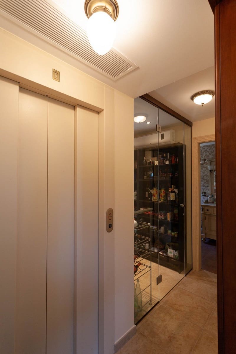 5 bedroom Villa for sale in Benissa with pool garage - € 2,990,000 (Ref: 7013878)