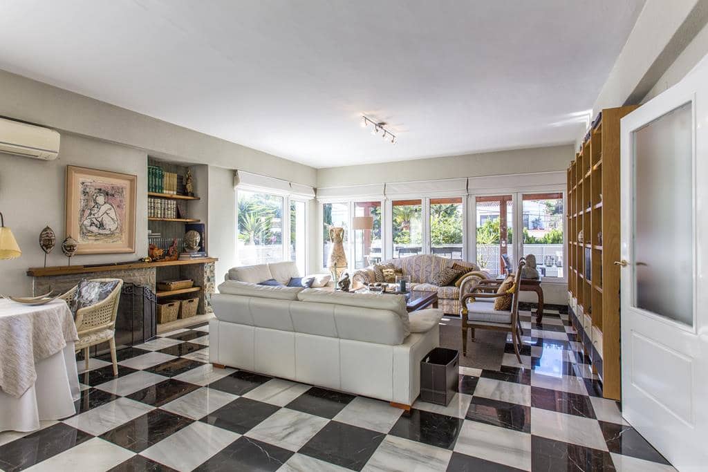 7 bedroom Villa for sale in Denia with pool garage - € 1,395,000 (Ref: 7378497)