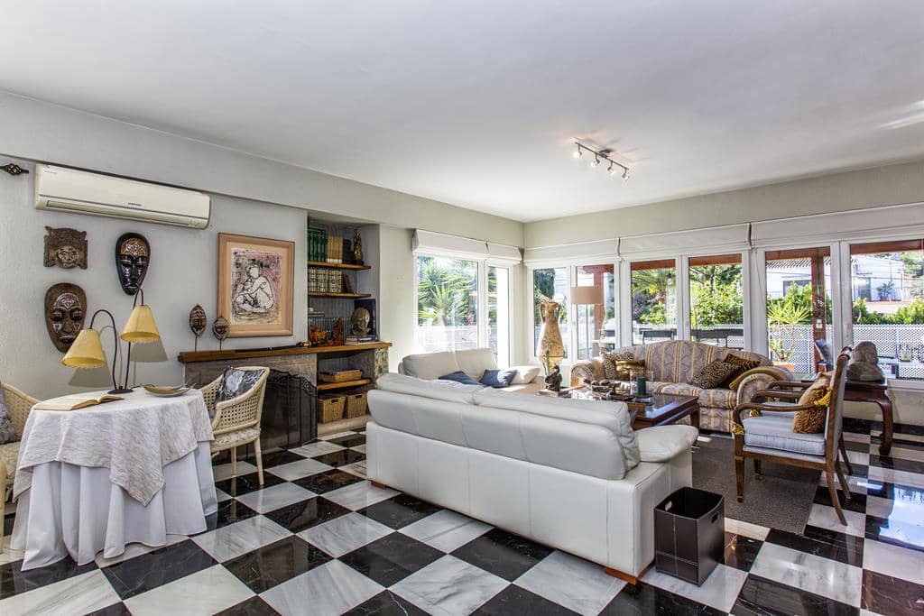 7 bedroom Villa for sale in Denia with pool garage - € 1,395,000 (Ref: 7378497)