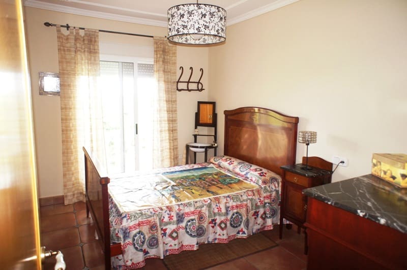 4 bedroom Villa for sale in Pedreguer with pool garage - € 626,000 (Ref: 7553031)