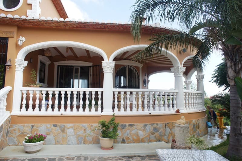 4 bedroom Villa for sale in Pedreguer with pool garage - € 626,000 (Ref: 7553031)