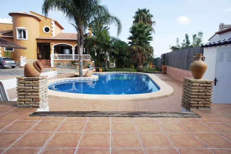 4 bedroom Villa for sale in Pedreguer with pool garage - € 626,000 (Ref: 7553031)