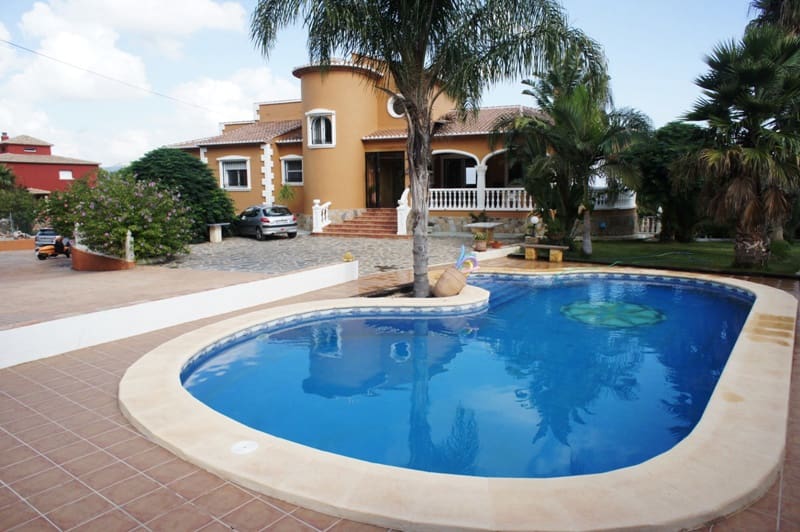 4 bedroom Villa for sale in Pedreguer with pool garage - € 626,000 (Ref: 7553031)