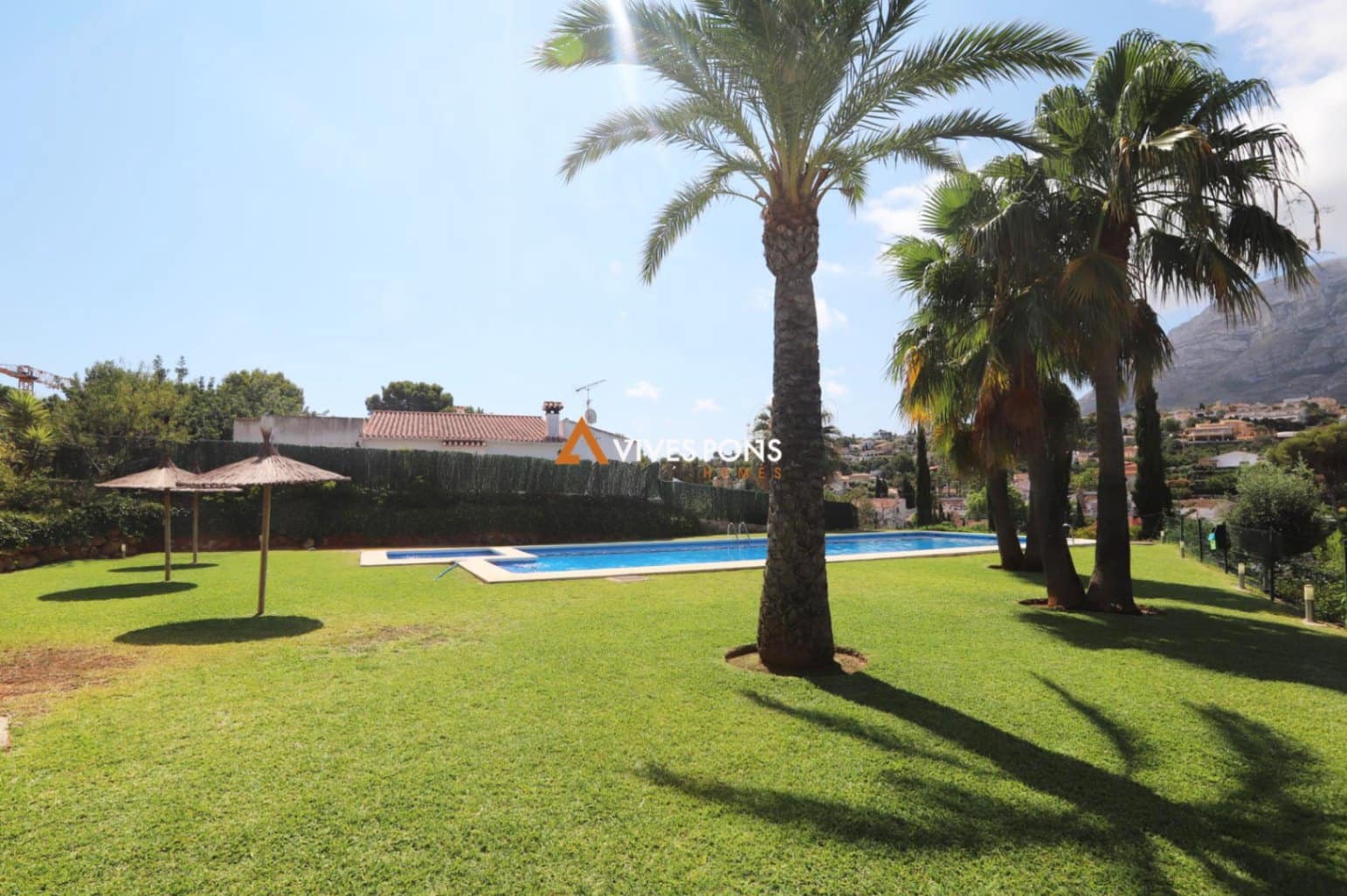 4 soveværelse Rækkehus til salg i Denia med swimmingpool garage - € 549.000 (Ref: 7918085)