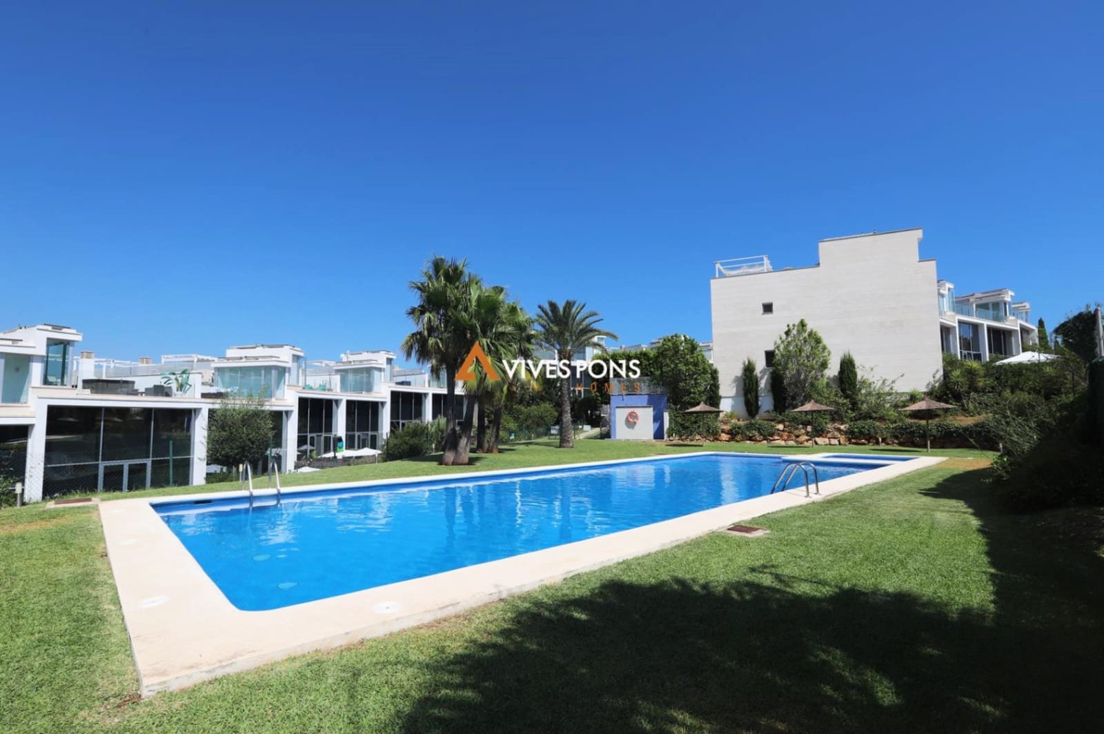 4 soveværelse Rækkehus til salg i Denia med swimmingpool garage - € 549.000 (Ref: 7918085)