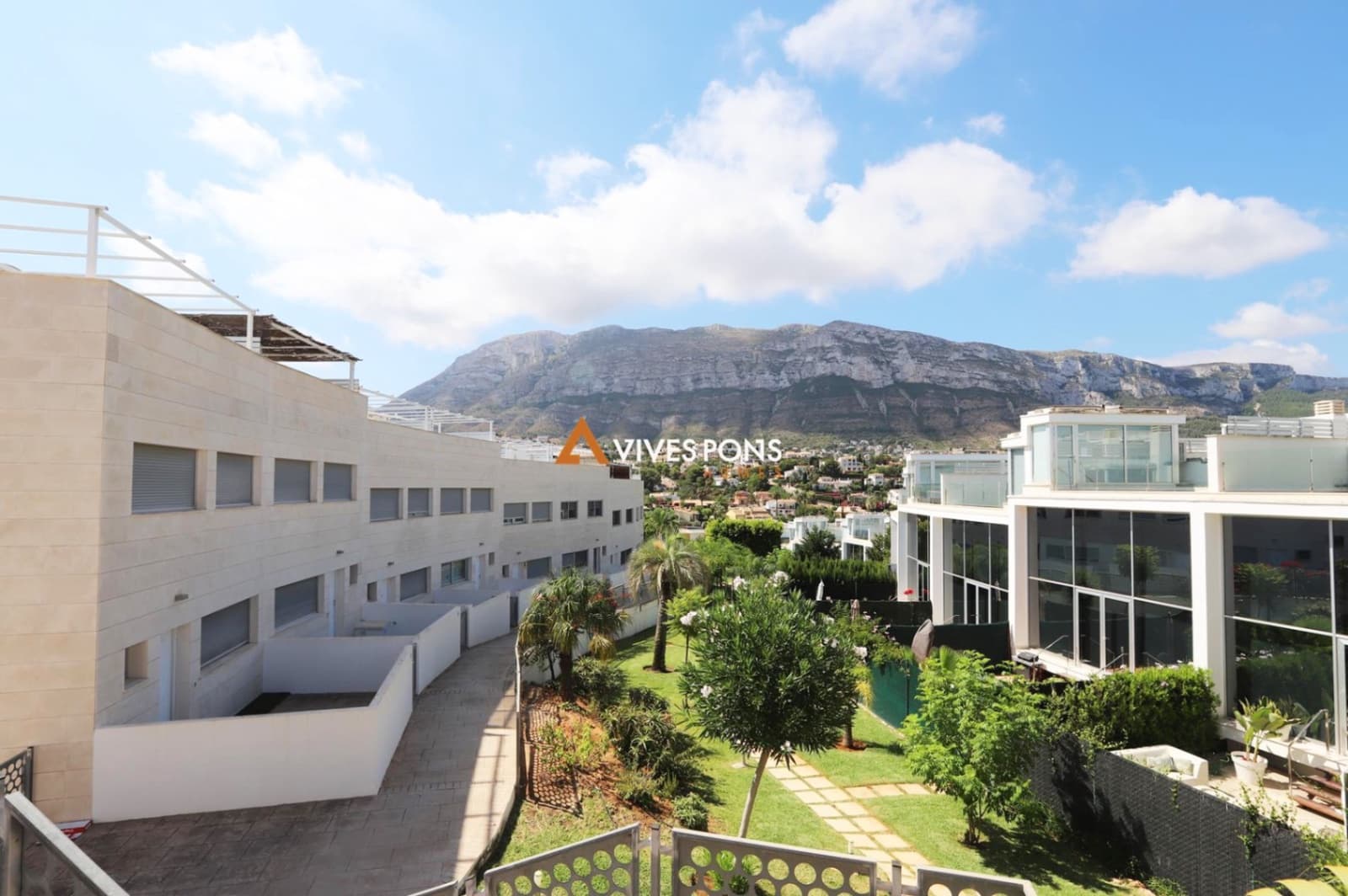 4 soveværelse Rækkehus til salg i Denia med swimmingpool garage - € 549.000 (Ref: 7918085)