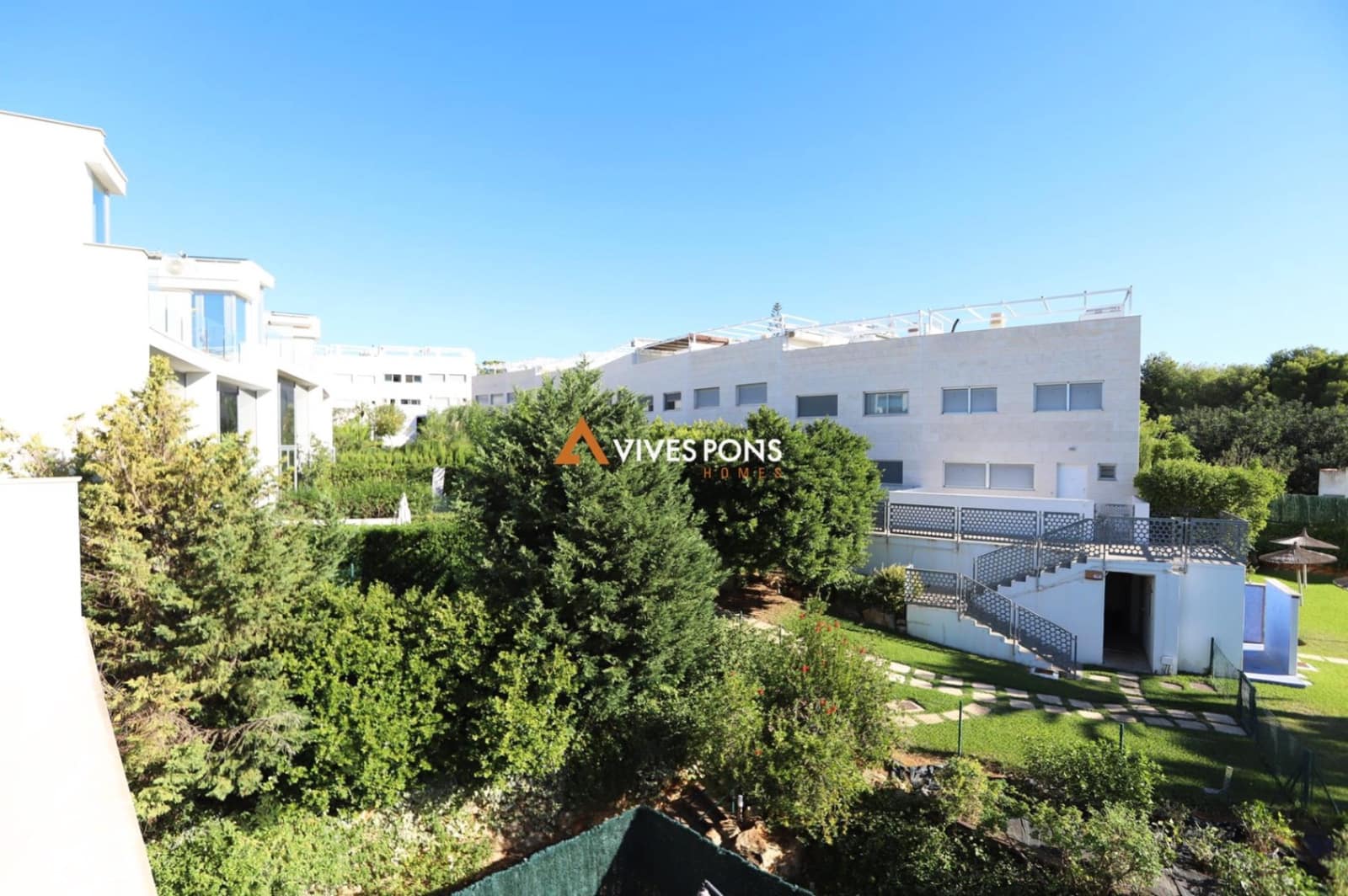 4 soveværelse Rækkehus til salg i Denia med swimmingpool garage - € 549.000 (Ref: 7918085)