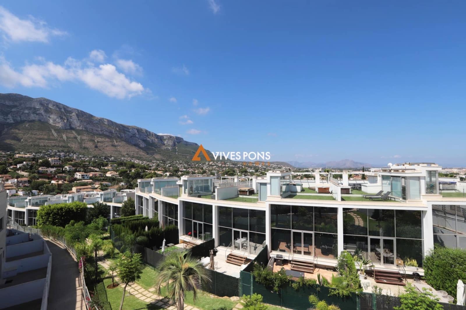 4 soveværelse Rækkehus til salg i Denia med swimmingpool garage - € 549.000 (Ref: 7918085)