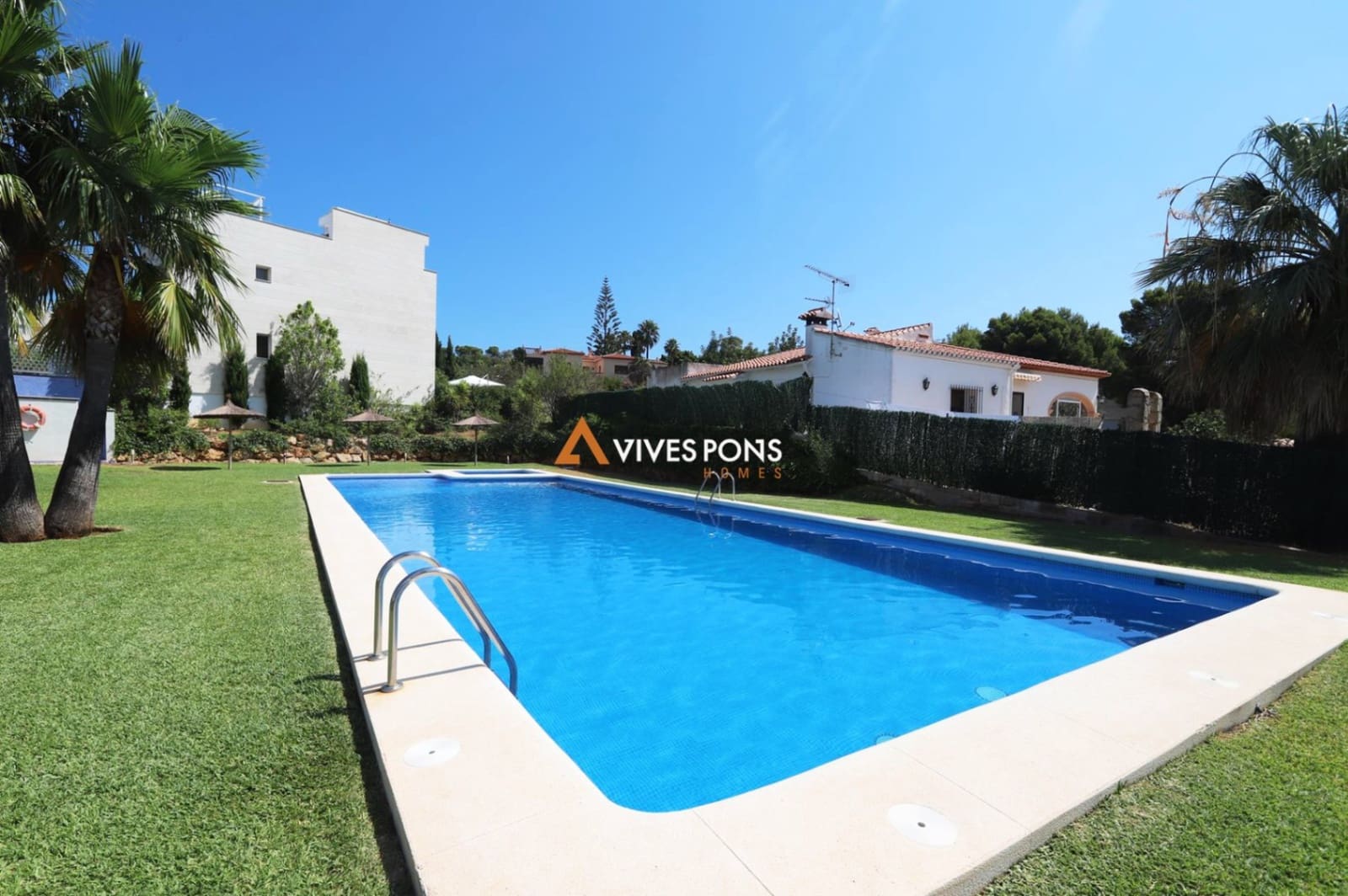 4 soveværelse Rækkehus til salg i Denia med swimmingpool garage - € 549.000 (Ref: 7918085)
