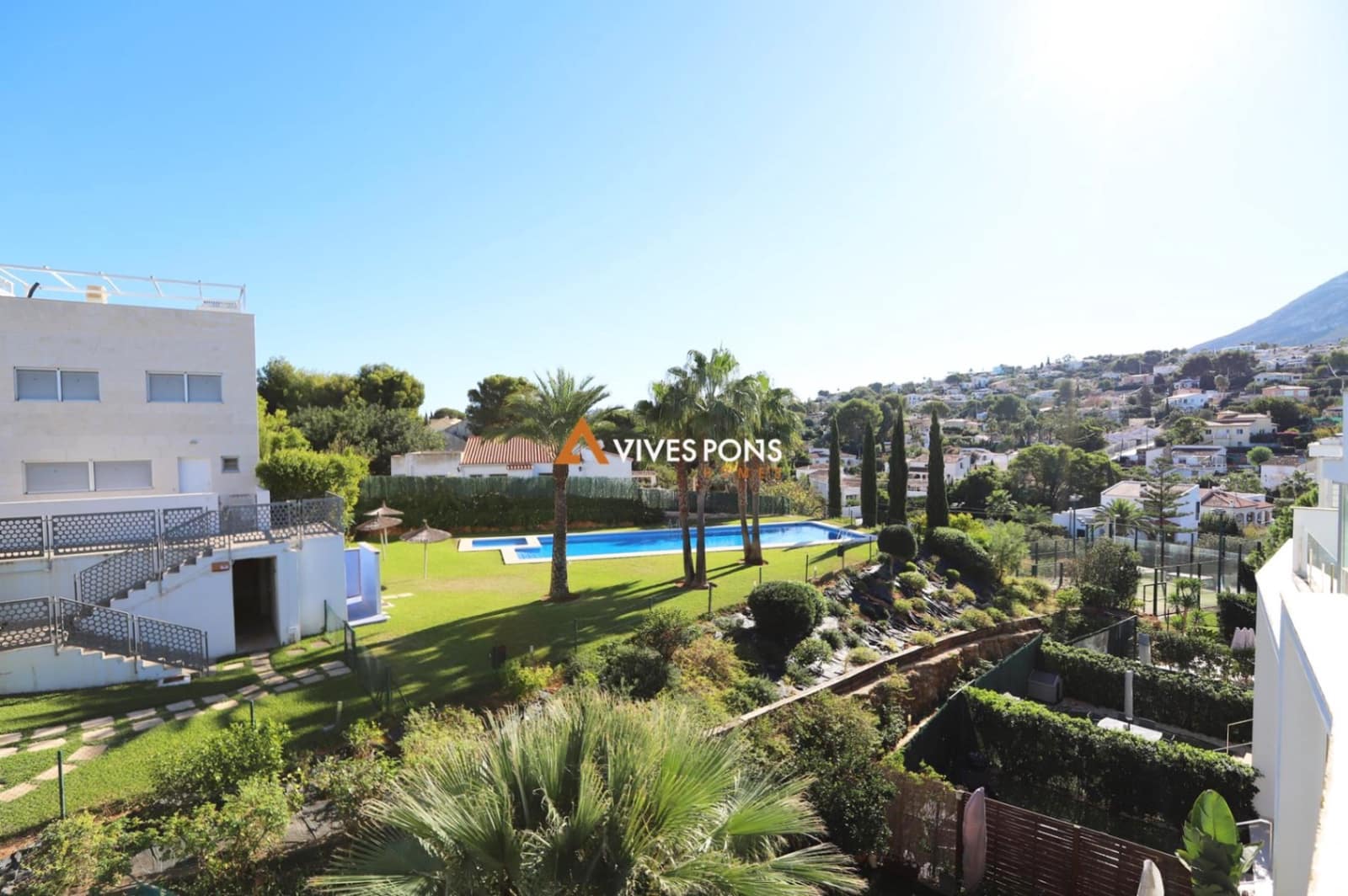 4 soveværelse Rækkehus til salg i Denia med swimmingpool garage - € 549.000 (Ref: 7918085)