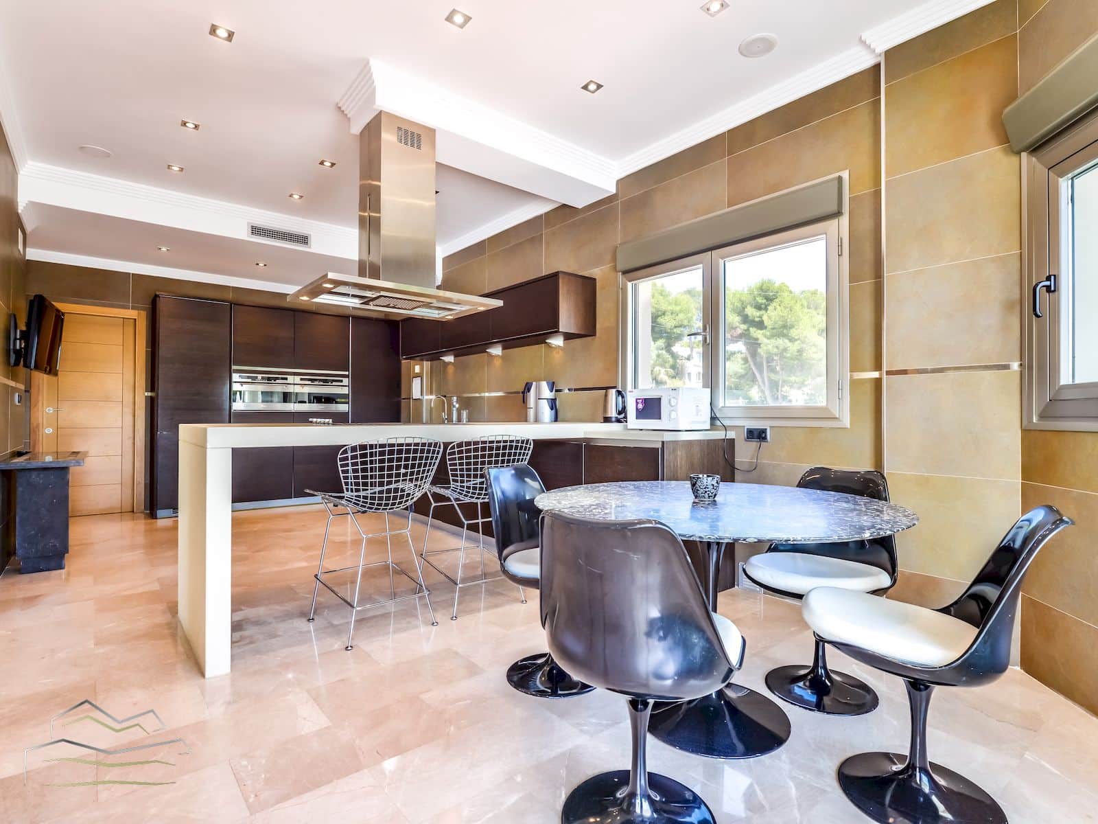 4 bedroom Villa for sale in Benissa with pool garage - € 1,900,000 (Ref: 8092790)