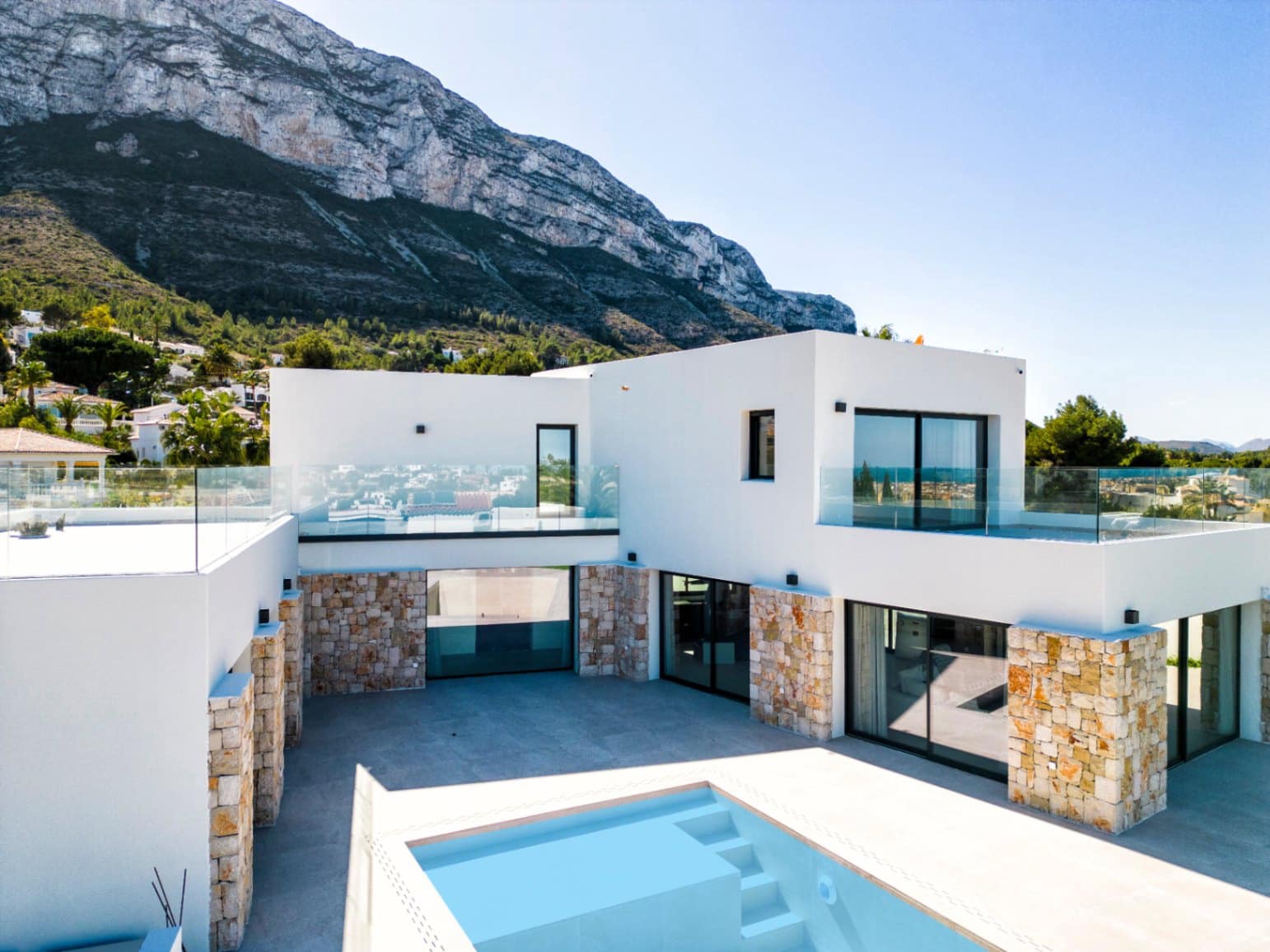 Chalet de 4 habitaciones en Dénia en venta con piscina garaje - 1.795.000 € (Ref: 8182164)