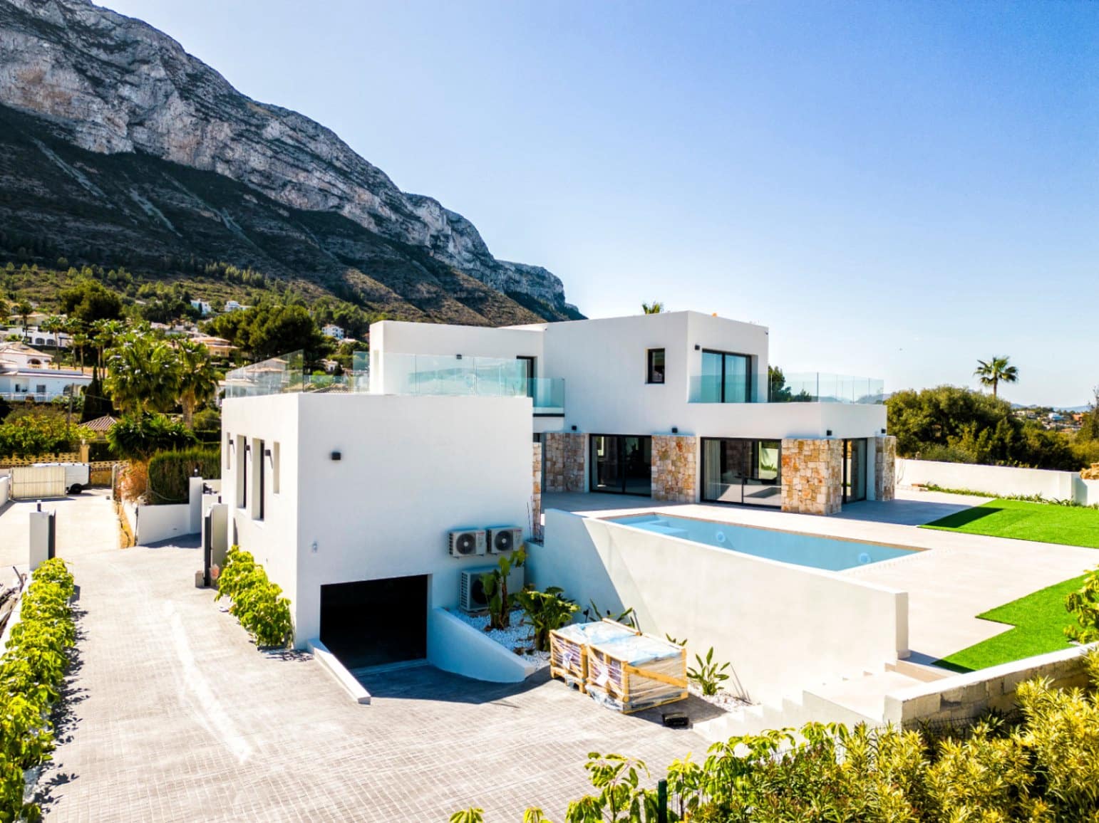 Chalet de 4 habitaciones en Dénia en venta con piscina garaje - 1.795.000 € (Ref: 8182164)