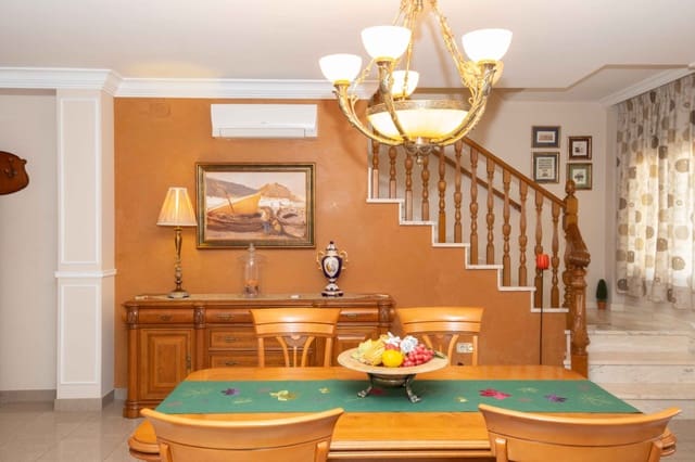 4 sypialnia Dom na sprzedaż w Centro Urbano, Dénia - 472 000 € (Ref: 8244604)