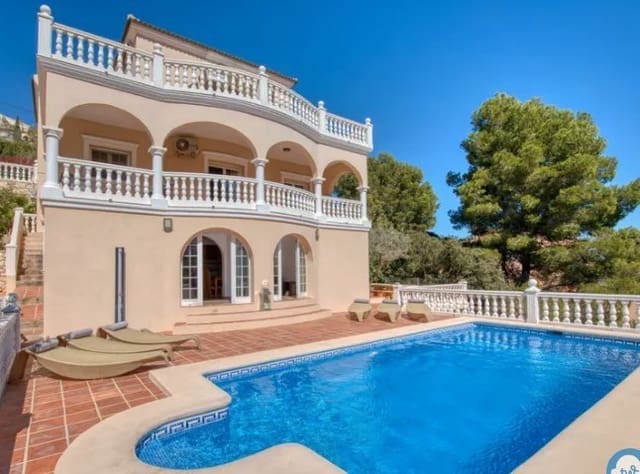 7 Zimmer Villa zu verkaufen in El Montgó, Dénia mit Pool - 960.000 € (Ref: 8246080)