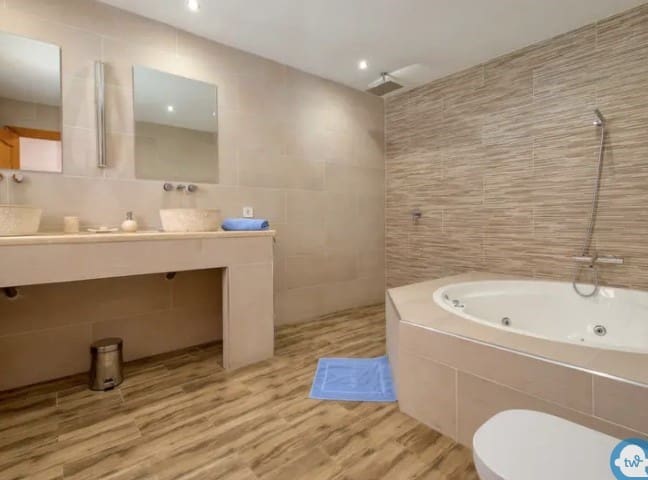 7 bedroom Villa for sale in Denia with pool - € 960,000 (Ref: 8246080)