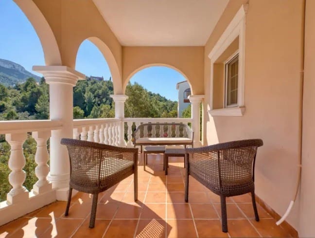 7 bedroom Villa for sale in Denia with pool - € 960,000 (Ref: 8246080)