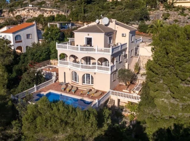 7 bedroom Villa for sale in Denia with pool - € 960,000 (Ref: 8246080)